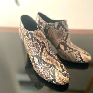 Geox Italian Snake leather ankle boots Size 10